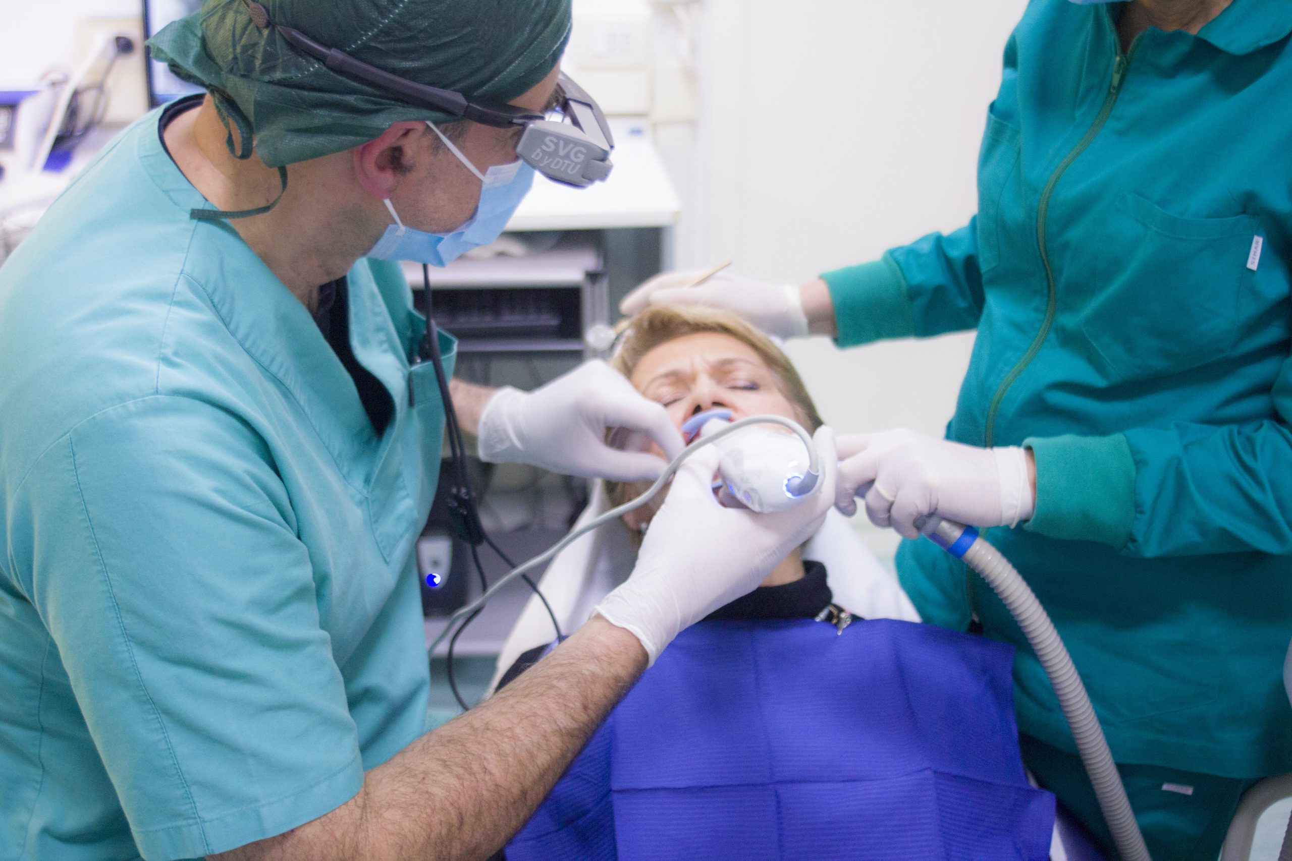 Tratamentul cu laser pentru parodontoză: tot ce trebuie să știi
